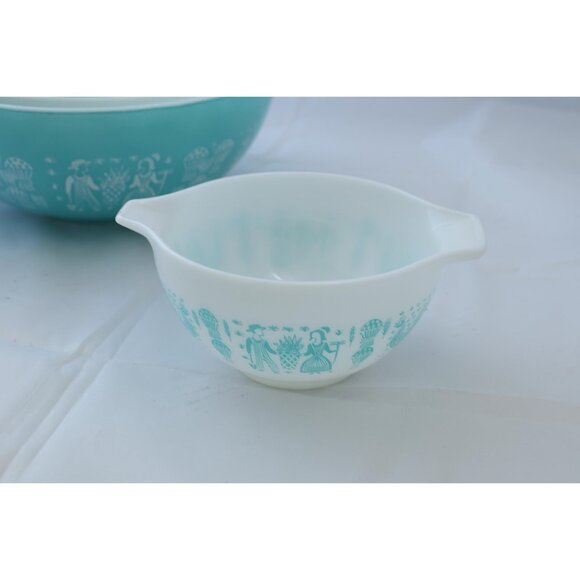 Vintage Pyrex Amish Butterprint Cinderella Bowl Set: Turquoise & White - Picture 8 of 10